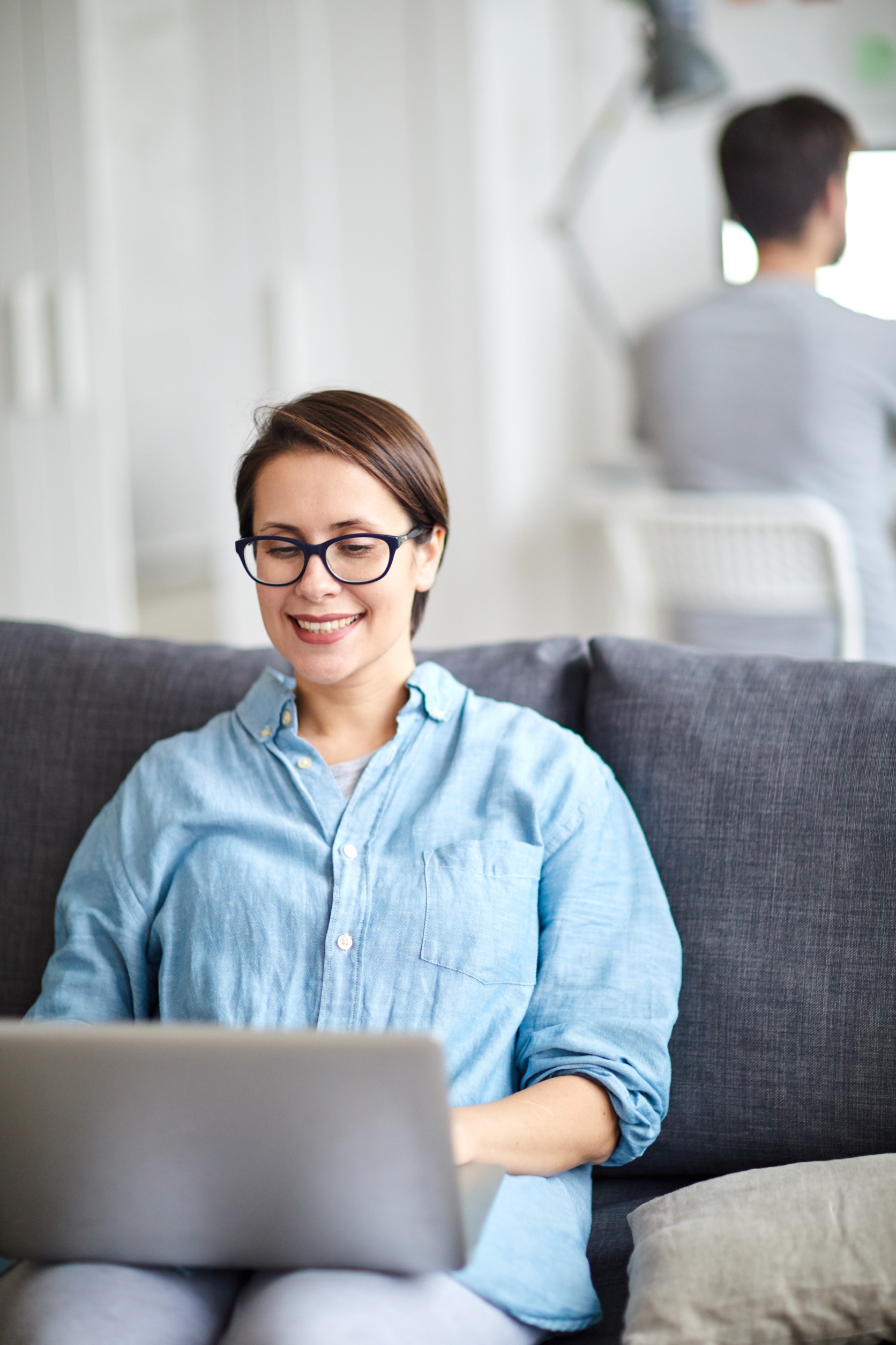 lady work at laptop